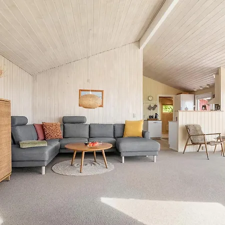 Amazing In Bjert With Wifi Casa vacanze Binderup Strand