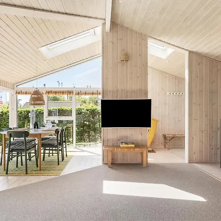 Amazing In Bjert With Wifi * Binderup Strand